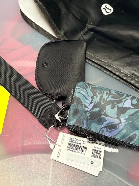 Lululemon Dual Pouch Wristlet NWT Sold Out Flower Meld Mini Multi / Gunmetal - Picture 2 of 5